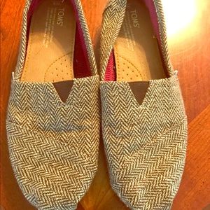 Women’s size 9 TOMS EUC