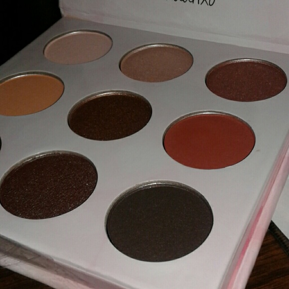 Shaaanxo 18 Color Eyeshadow & Lipstick Palette - Picture 3 of 5