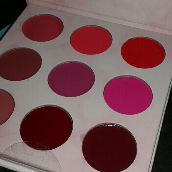 Shaaanxo 18 Color Eyeshadow & Lipstick Palette - Picture 2 of 5