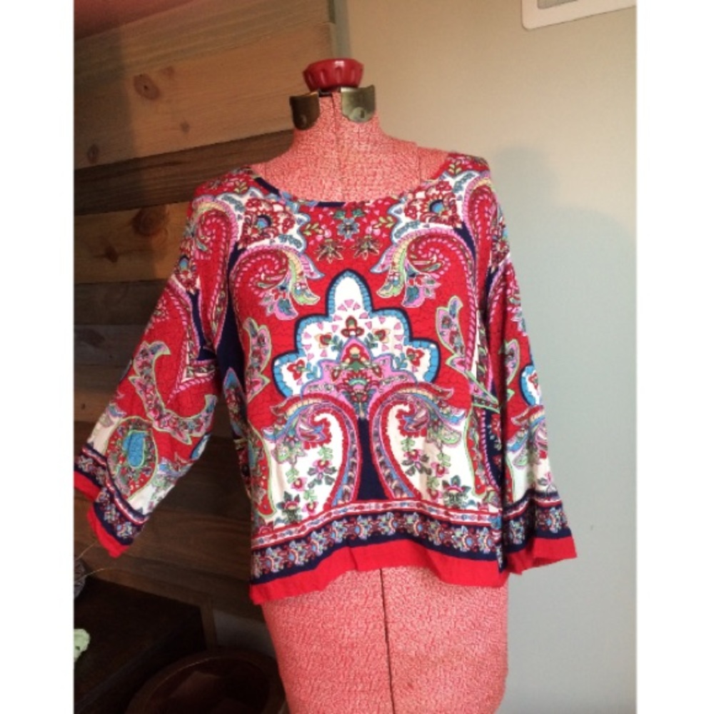 ❤️SALE!!Miami multi-colored top.