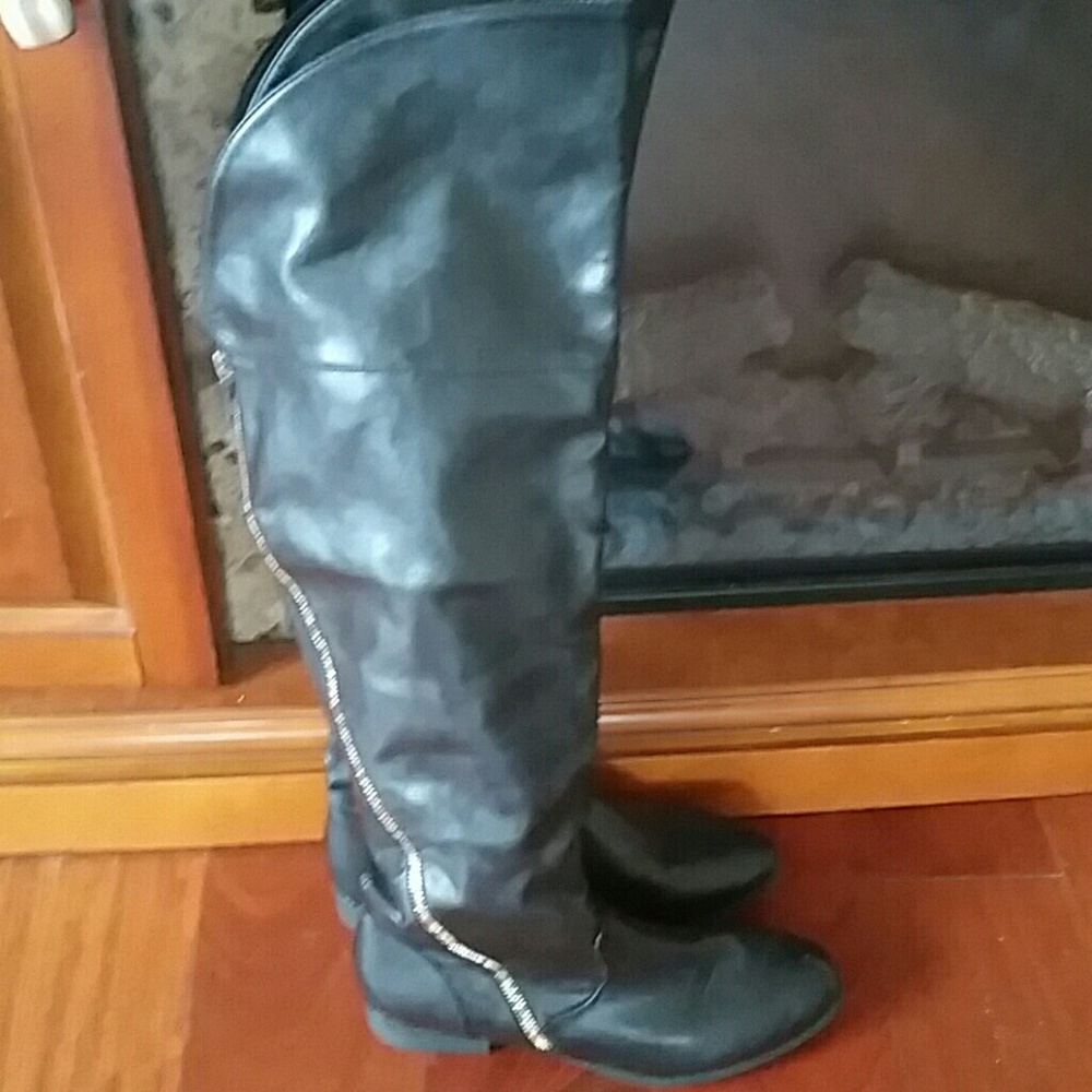 MAURICE'S BLACK OVER KNEE BOOTS