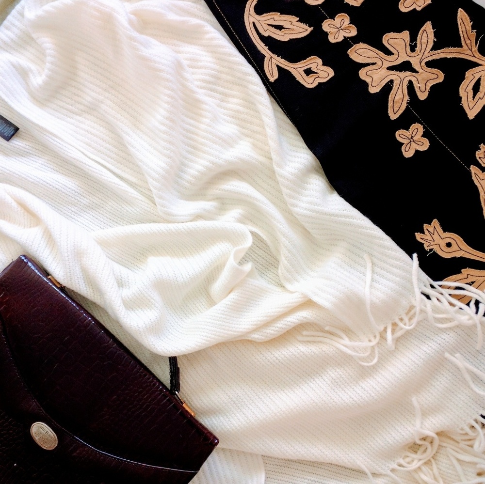 NWOT Lovely Soft Wrap