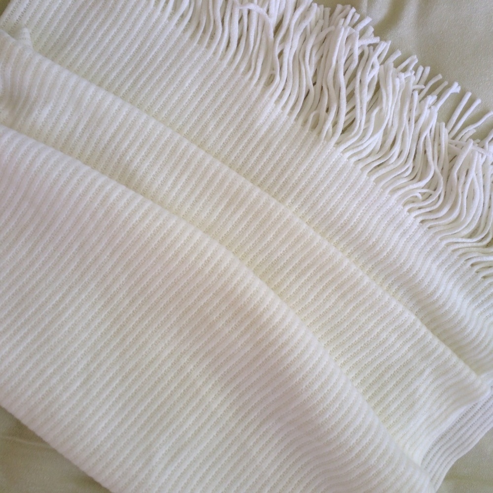NWOT Lovely Soft Wrap - Picture 2 of 4