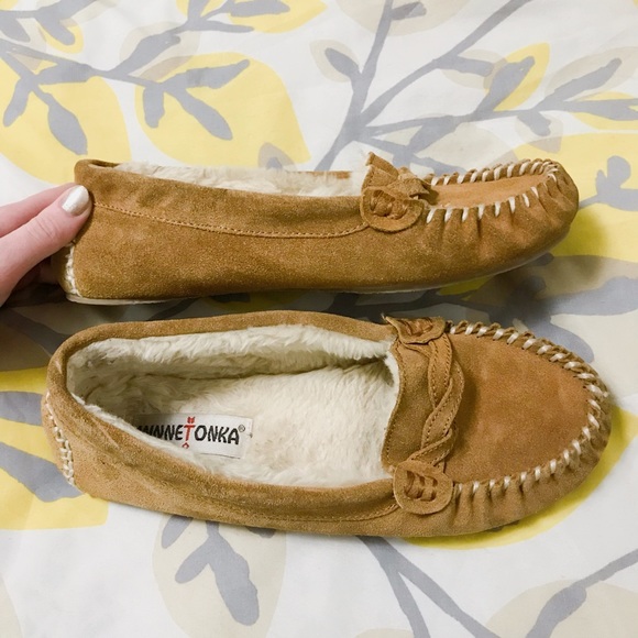 Minnetonka Shoes - Minnetonka Moccasins Fur Lined with box