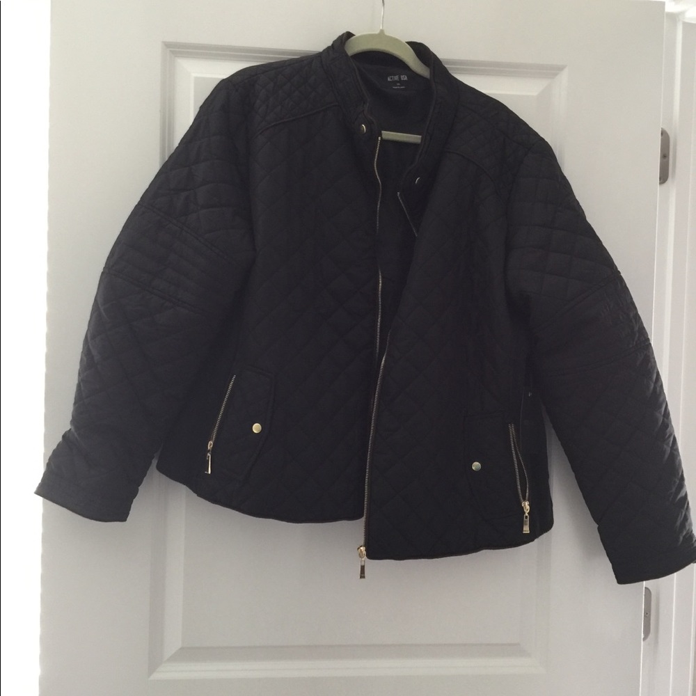 Last chance. Black quilted bomber jacket. NWT