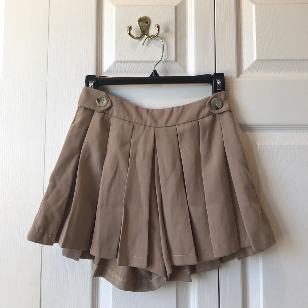 Pleated skort