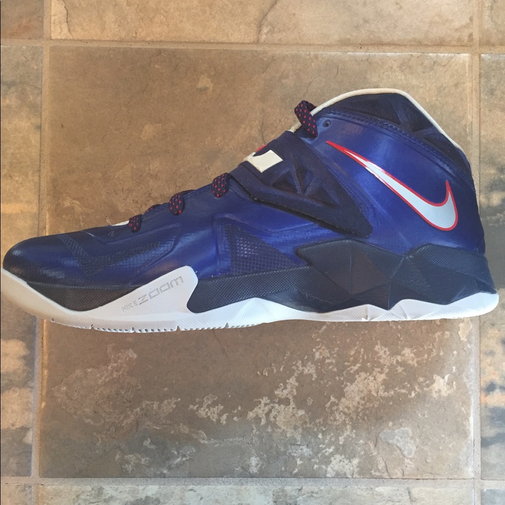 Men's James Nike brand new shoes.