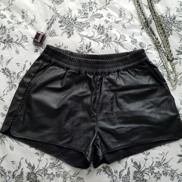 Divided Pants - Faux leather shorts Divided Pants - Faux leather shorts