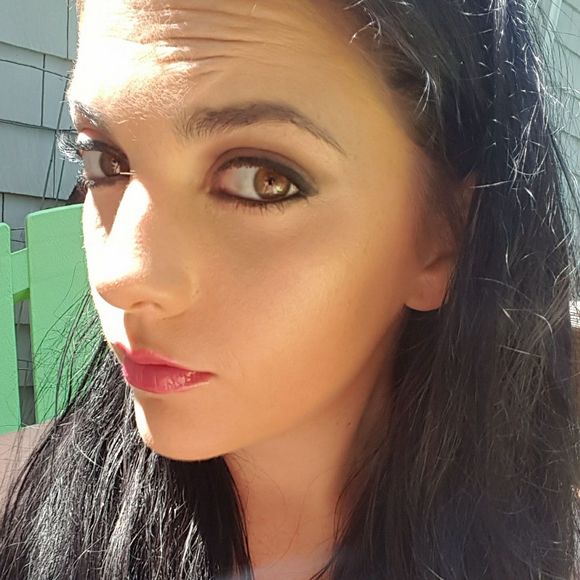 Meet your Posher, Kelly - Picture 2 of 2