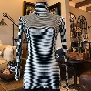 Striped Banana Republic fitted turtleneck! Sz S