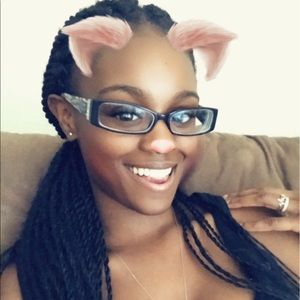 Meet your Posher, Dominique