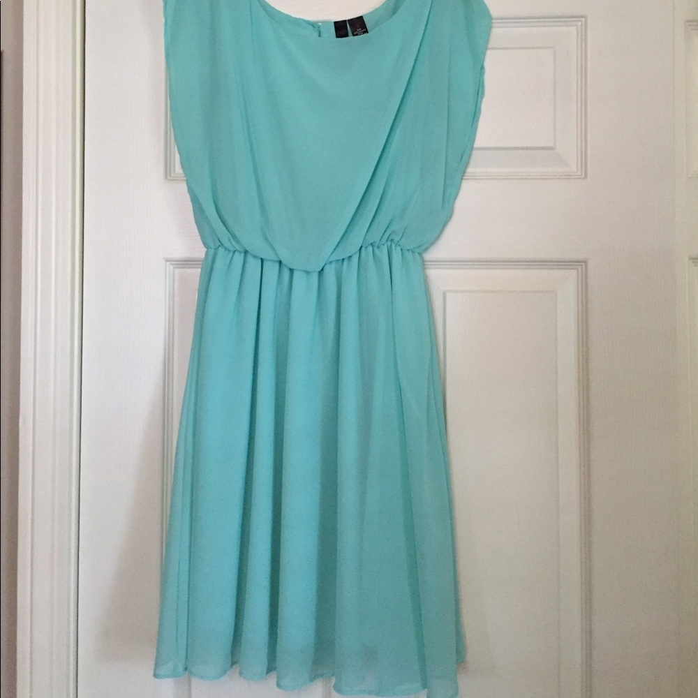 Junior’s size small, short-sleeve dress