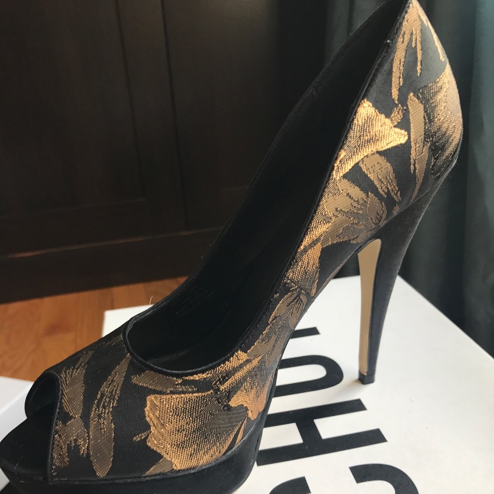 Gold and black peep too pumps