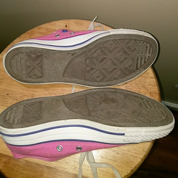 EUC Women's Converse Sneakers ❌FINAL 💲DROP❌ - Picture 4 of 6