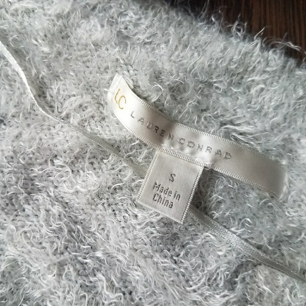 Super soft Lauren Conrad sweater - Picture 4 of 7