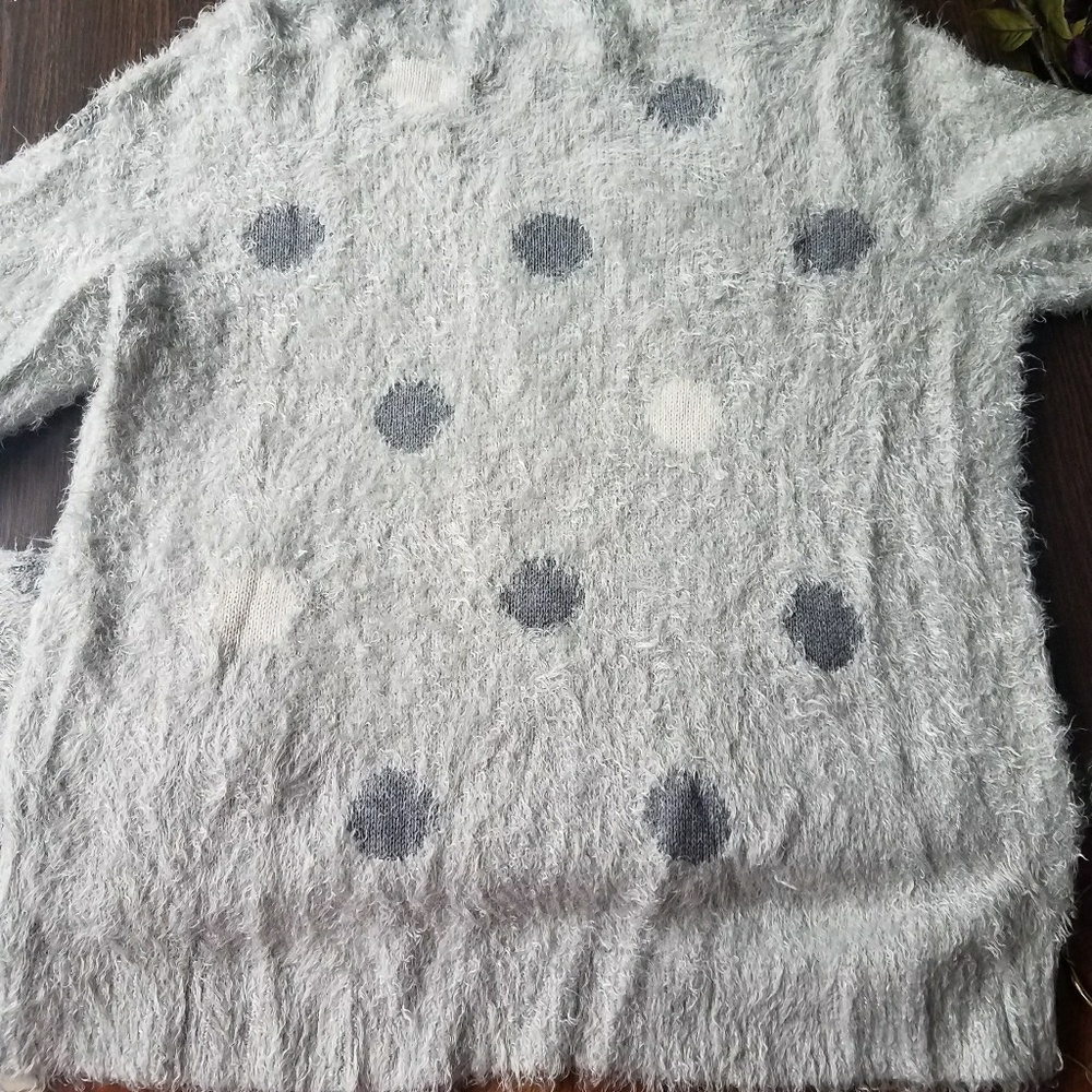Super soft Lauren Conrad sweater - Picture 5 of 7