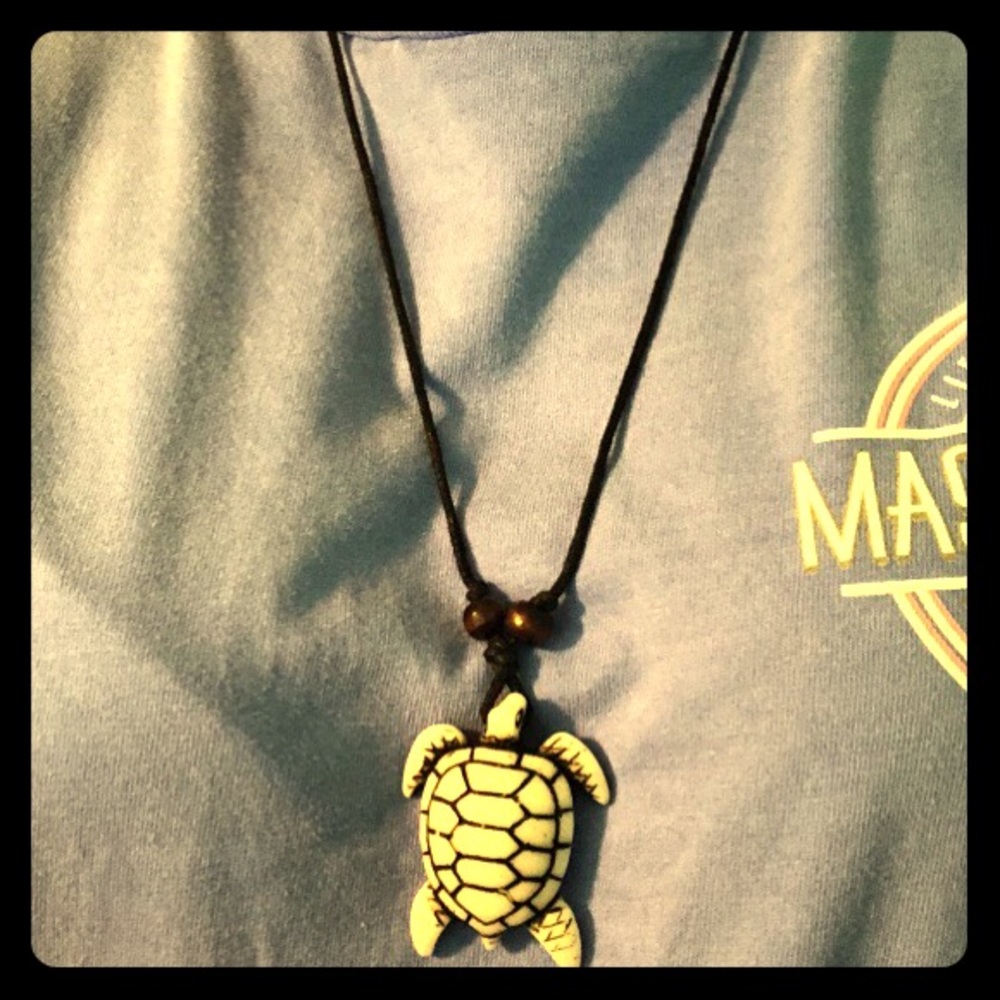 Black and white turtle pendant necklace!! (Unisex)