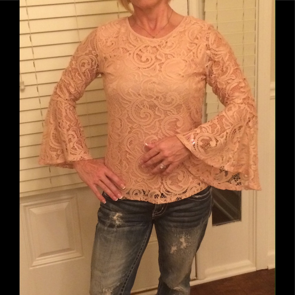 NWT - Beautiful lace Adrianna Papell Blouse. NFS