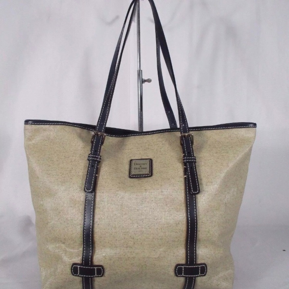 Gorgeous authentic Dooney & Bourke large purse