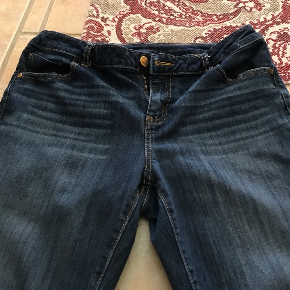 Simply Vera Wang, Size 8 Jeans, good condition.