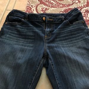 Simply Vera Wang, Size 8 Jeans, good condition.