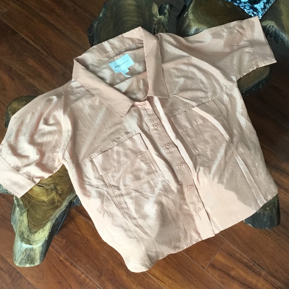 Beautiful blush silky button front top - Picture 1 of 4