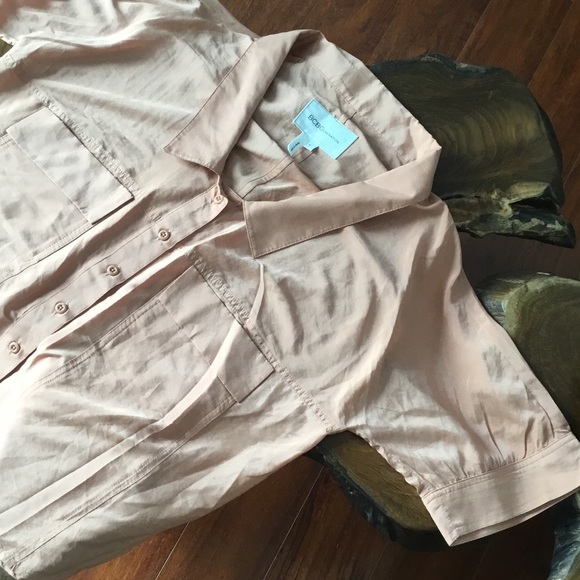 Beautiful blush silky button front top - Picture 3 of 4