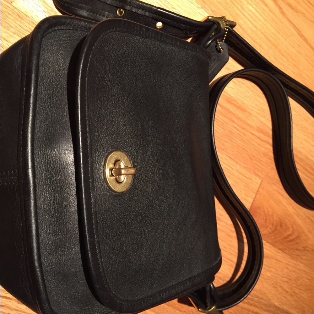 Black coach cross body leather purse 8”x7”x4”