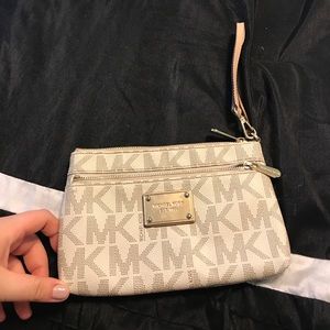 Michael kors wristlet