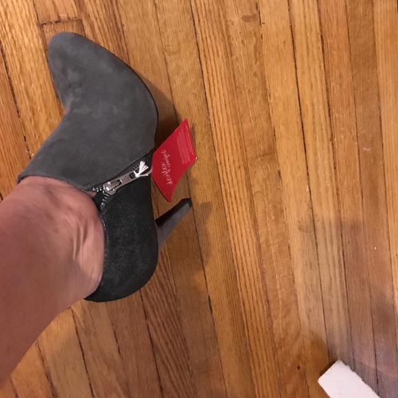 Brand New! Grey and black two toned heel booties - Picture 4 of 4