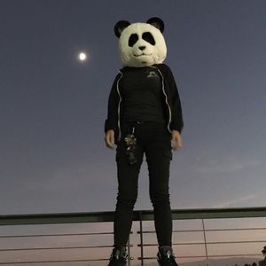 Meet your Posher, Leslie