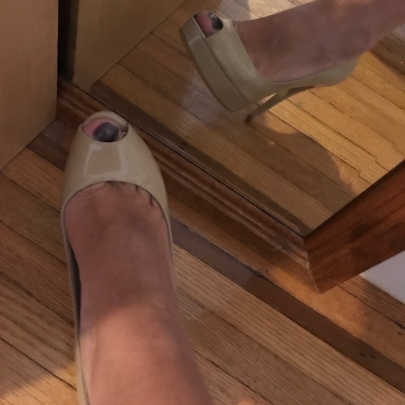 Brand New Michael Kors Peep Toe platforms - Picture 3 of 7