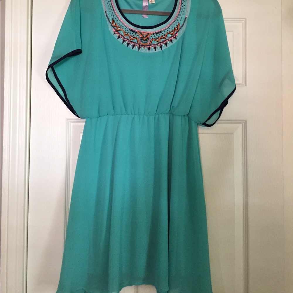 Women’s size Large short sleeve dress.
