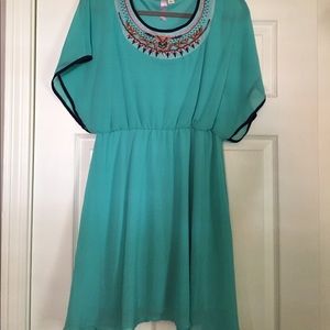 Women’s size Large short sleeve dress.