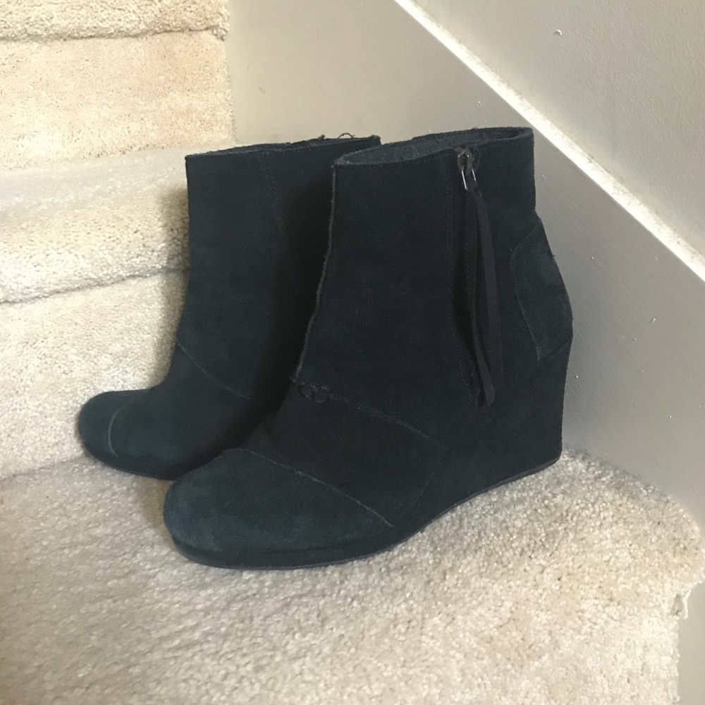 Toms black suede wedges