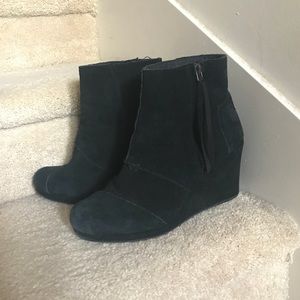 Toms black suede wedges