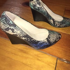 MAXSTUDIO Snakeskin Wedge