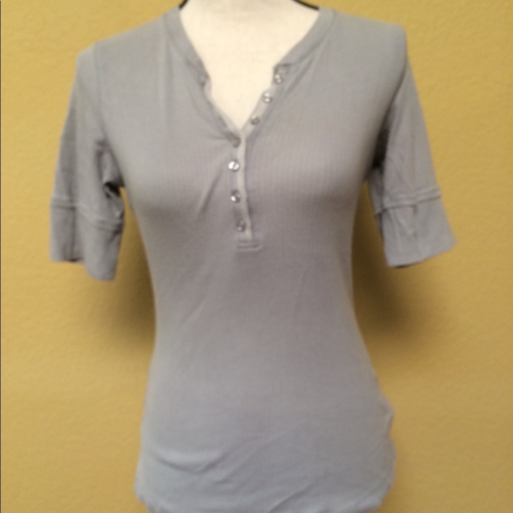 Short sleeves grey shirt