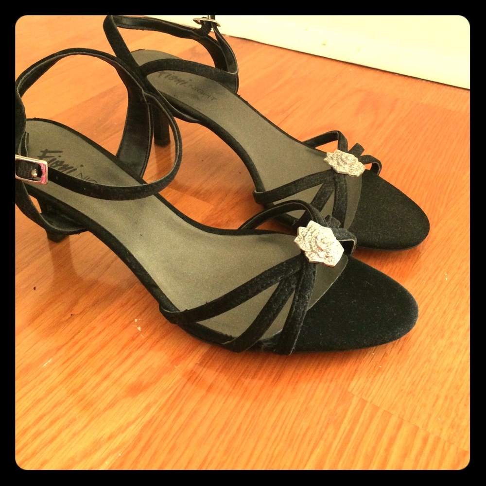 Black diamond rose heels ! 💎