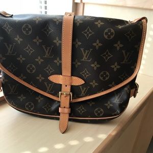 Authentic Louis Vuitton saumur mm