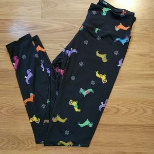 Adorable 🐾 silky black pants.