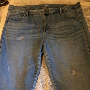 Skinny jeans, distressed, great stretch