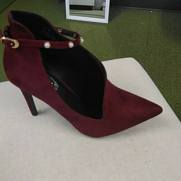 Sassy Pump with Strap - Picture 2 of 7