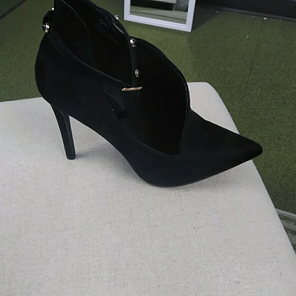 Sassy Pump with Strap - Picture 3 of 7