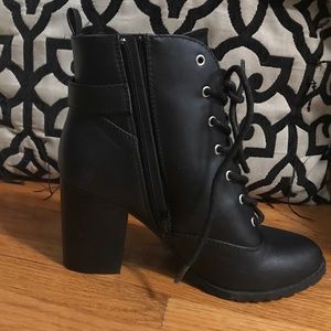 Black booties with heel