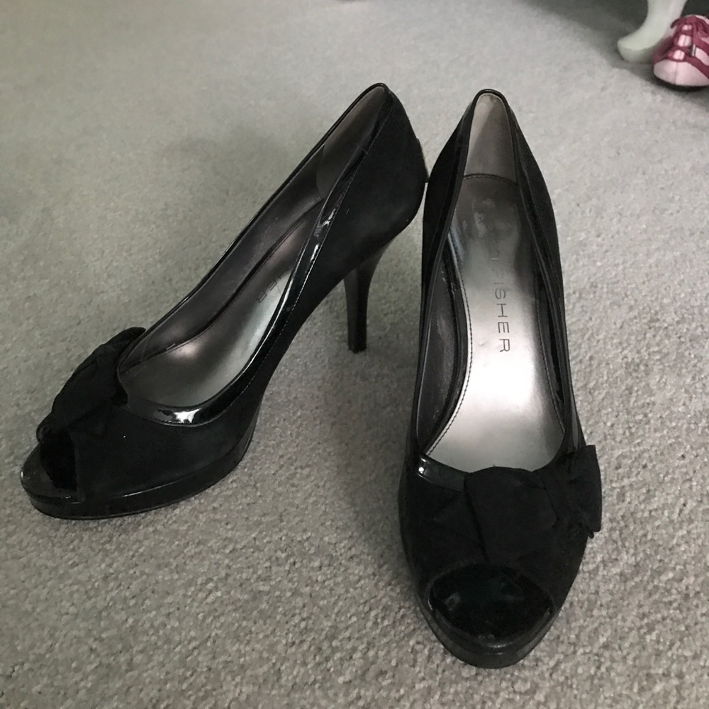 Suede open toe MARC FISHER pumps!