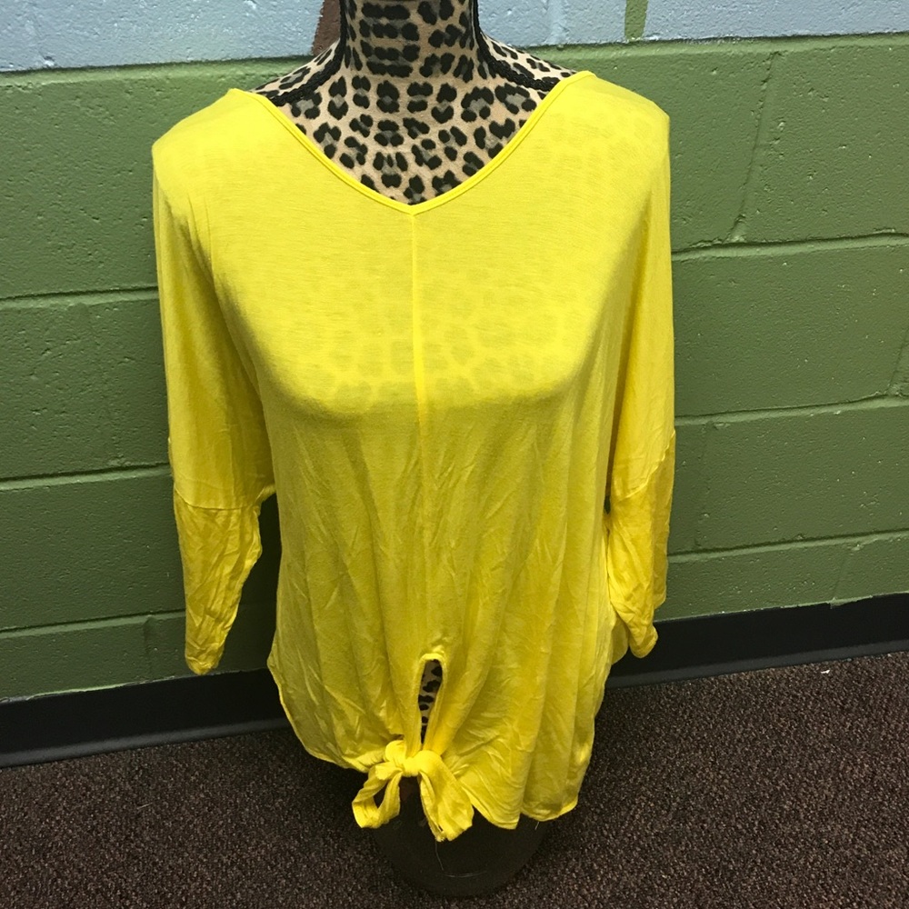 ❤️Signature Collection front tie yellow tee 1X