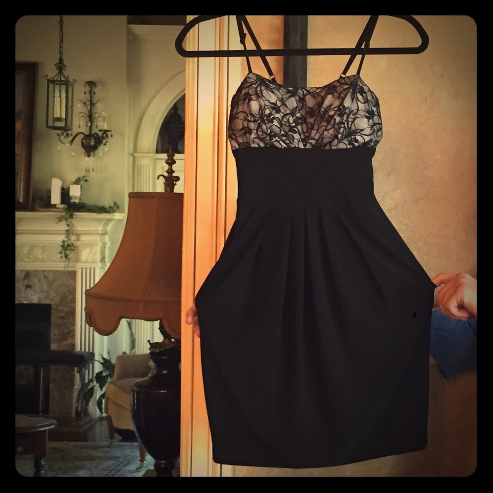 Cute dress with sweetheart neckline.