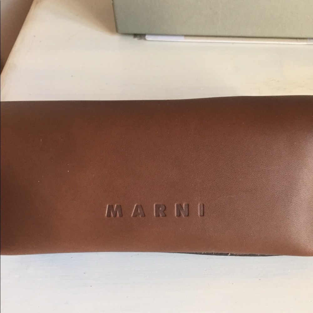 Marni Oversized Sunglasses - Picture 5 of 7