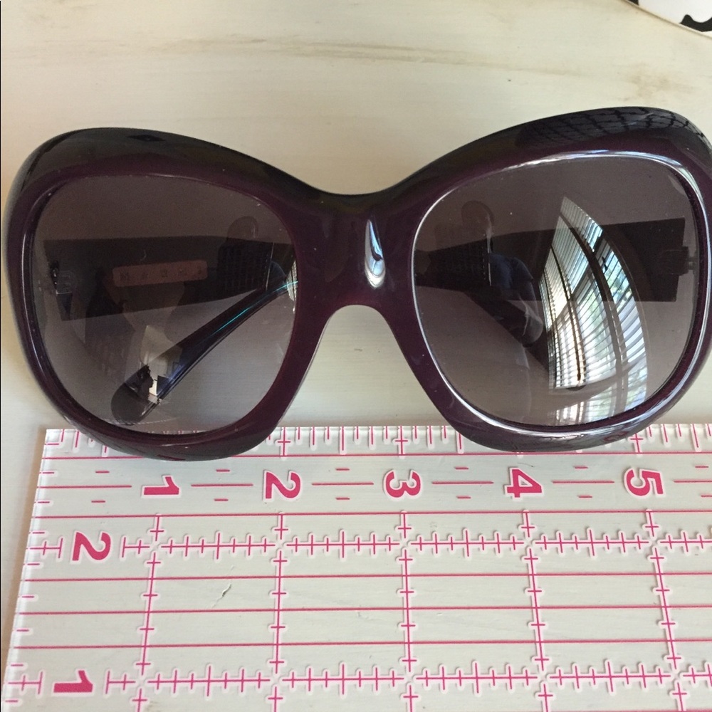 Marni Oversized Sunglasses - Picture 6 of 7